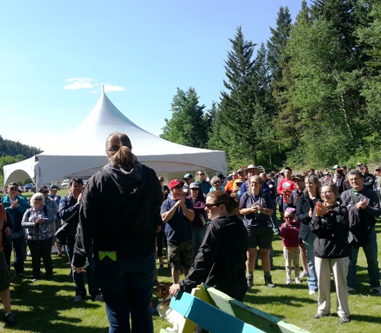 Randi Rinaldi speaks to walkers before step-off